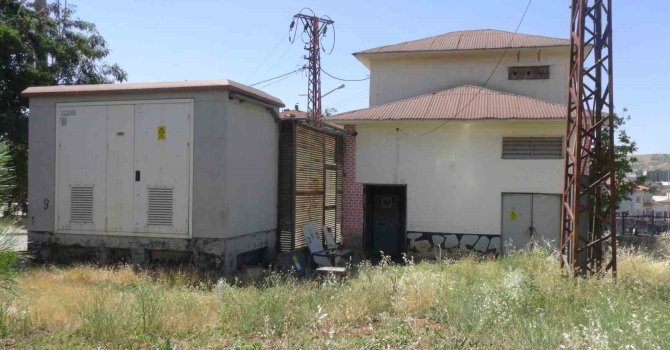 Kahramanmaraş Afşin’de trafo merkezine zarar verip, ilçeyi elektriksiz bıraktılar