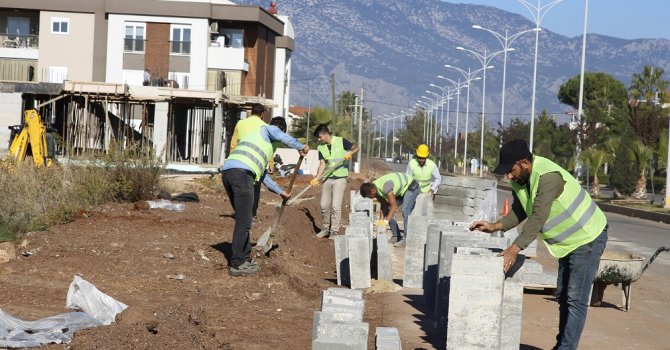 Ersin Taranoğlu Caddesi’nde kaldırım ve peyzaj çalışması  