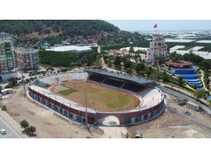 Kumluca Atatürk Stadyumu’nda son rötuşlar yapılıyor