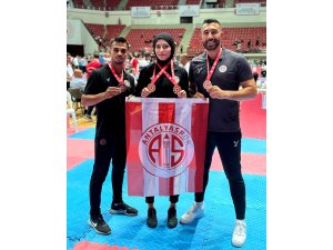 Antalyasporlu boksörler, Konya’da 4 madalya kazandı
