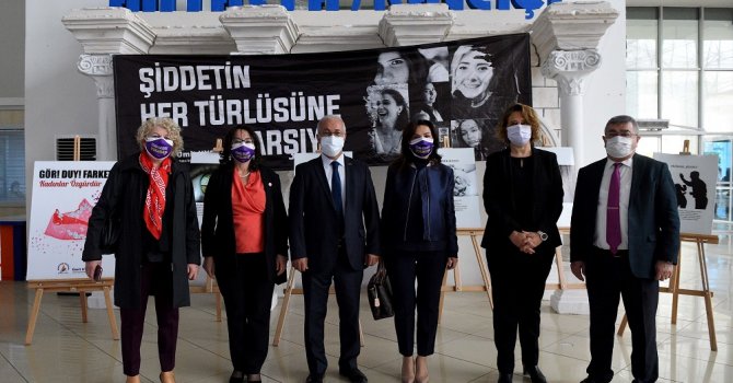 Muratpaşa’da kadınlar için saygı duruşu