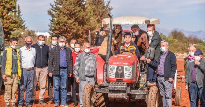 Tütüncü buğdayı toprakla buluşturdu