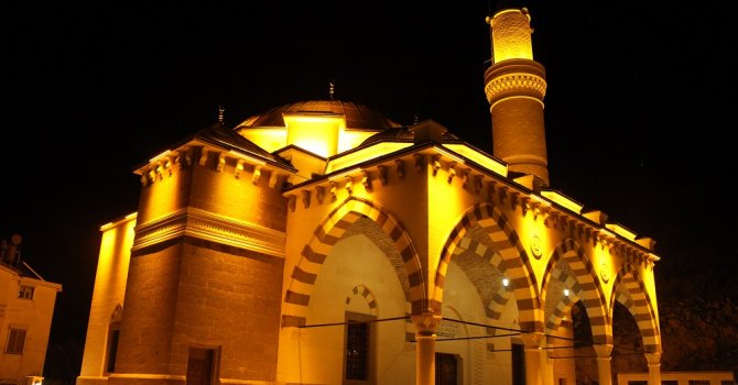Finike Eroğlu Nuri Cami gece de ışıl ışıl
