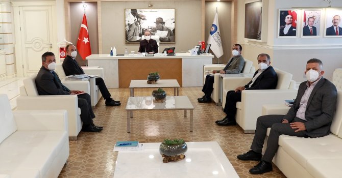 Başkan Böcek danışmanları ile toplantı yaptı