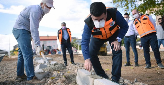 Tütüncü elleriyle Hüsnü Karakaş’ı güzelleştiriyor