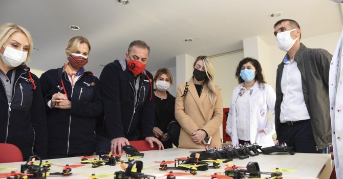 Muratpaşa’nın teknoloji eğitimleri dikkat çekiyor