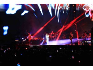 Tarkan ve Ceza, Antalyalı hayranlarıyla buluştu