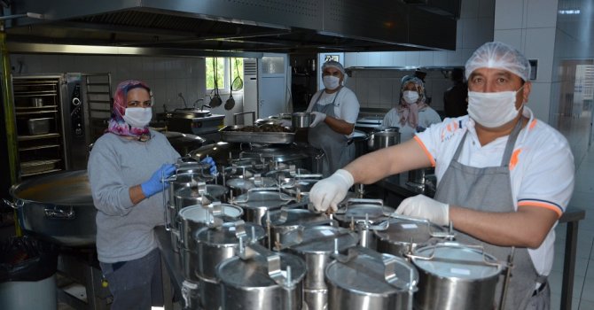 Büyükşehir aşevleri 683 bin kişilik yemek yardımı yaptı