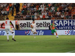 Trendyol Süper Lig: Corendon Alanyaspor: 0 - Göztepe: 1 (İlk yarı)