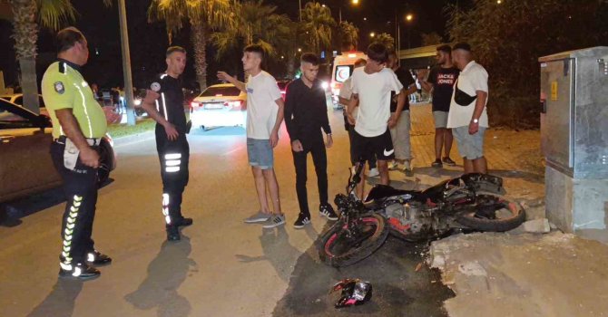 Uygulamadan kaçıp ters yola girdi, sivil polise ve yayaya çarptı:3 yaralı