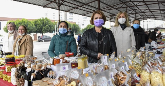 Üreten Eller Pazarı’nda yeni yıl heyecanı