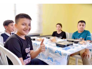 Büyükşehir Belediyesinden öğrencilere yemek desteği