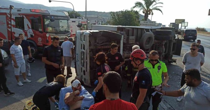 Alanya’da otomobille çarpışan kamyon devrildi: 1 ağır yaralı