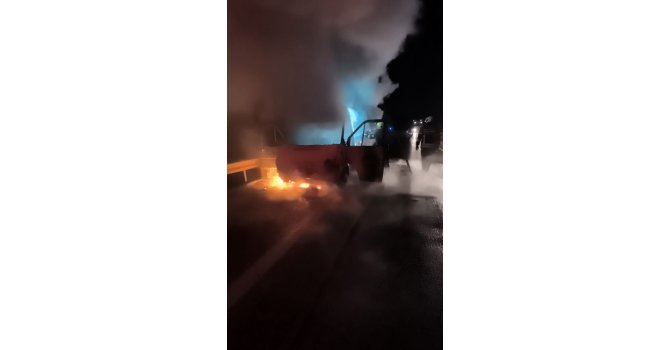 Mersin’de seyir halindeki servis yandı