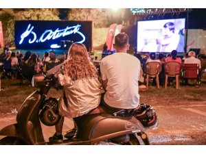 Manavgat’ta açık hava sineması keyfi