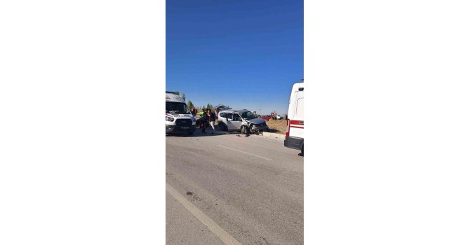 Burdur’da iki otomobil çarpıştı: 7 yaralı