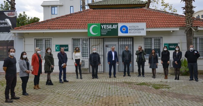 Yeşilay’ı ziyaret etti