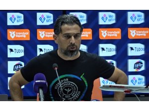 İlhan Palut: “Maçı kaybettiğimiz için üzgünüz”