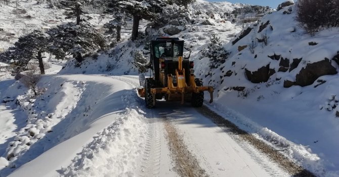 Gazipaşa Belbaşı Yaylası’nda karda mahsur kalan vatandaş kurtarıldı