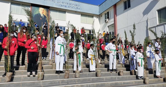 Kepez’in sporcuları da ilçeyi yeşillendiriyor