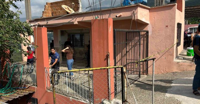 Kendisini borçlandırdığı iddiasıyla eşini tüfekle öldürdü