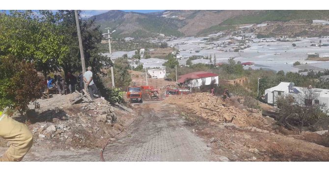 Mersin’de zeytinlik alanda yangın