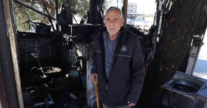 Depremzede esnafın prefabrik iş yeri alevlere teslim oldu