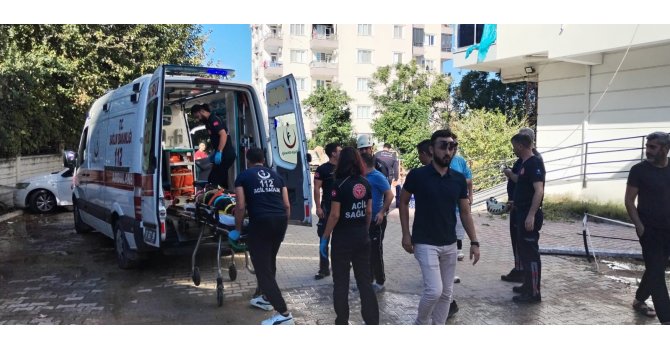 Antalya’da inşaat iskelesi çöktü: 2 işçi yaralandı