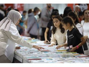 Antalya Kitap Fuarı’na ilk günden yoğun ilgi