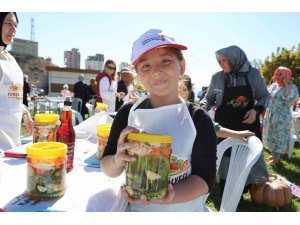 Kahramanmaraş’ta açık havada turşu atölyesi