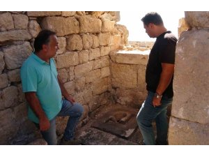 Kale kazılarında yaşam alanları ortaya çıkıyor: Surlarda 700 yıllık tuvalet bulundu