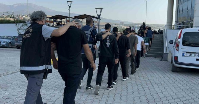 Uygulama noktalarını paylaşmak için WhatsApp grubu kuran 13 şahıs gözaltına alındı