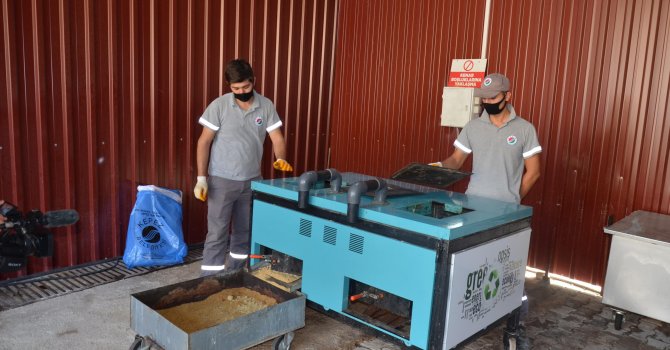 Sokaktaki canlarımızın mamalarını da biz üretiyoruz