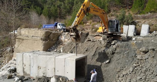 Alanya kırsalında yollara yoğun bakım