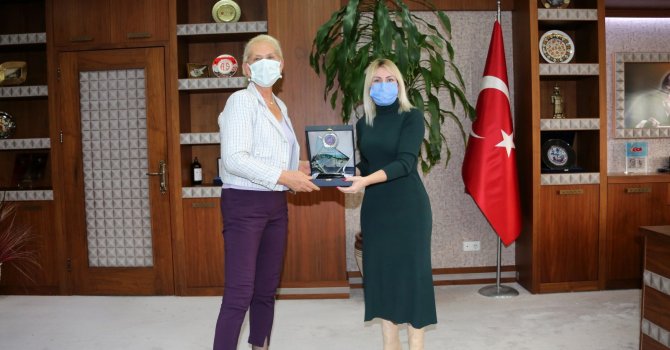 Rektör Özkan’dan Prof. Dr. Havva İşkan Işık’a Vefa Plaketi