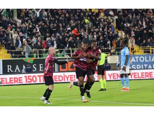 Trendyol Süper Lig: Alanyaspor: 2 - Trabzonspor: 1 (Maç sonucu)