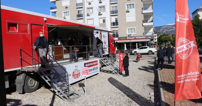 Halk Et Satış Tırında bir ayda 6385 vatandaşa 14 bin 396 kg et ürünü satıldı