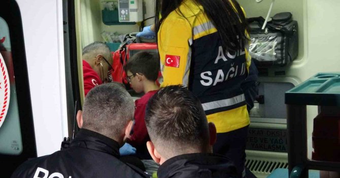 Polisten evi yanan mesai arkadaşlarının küçük çocuğuna baba şefkati