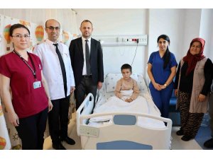 10 yaşındaki Berat, milyonda bir görülen tümörden Adana’da kurtuldu
