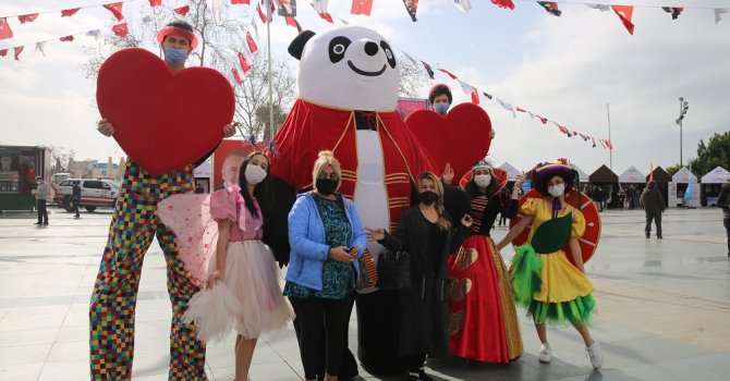 Antalya ‘Sevgi’ etkinliğiyle renklendi
