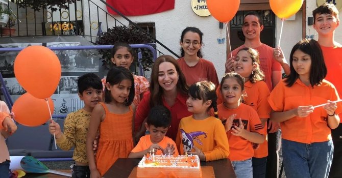 Kanseri 3 kez yendi, şimdi projeleriyle tedavi gören çocuklara moral veriyor