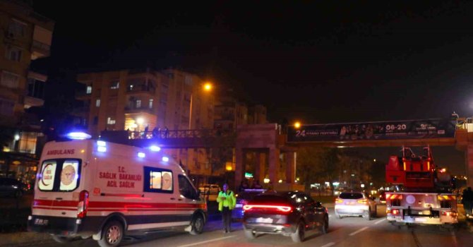 Üst geçide çıkan genç, kız arkadaşının kendini affetmesi ile eyleminden vazgeçti