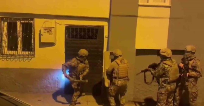 Adana’da silah ve mühimmat ticareti yapan şebeke çökertildi: 45 şüpheliden 15’i tutuklandı, 54 ruhsatsız silah ile 803 mermi ele geçirildi