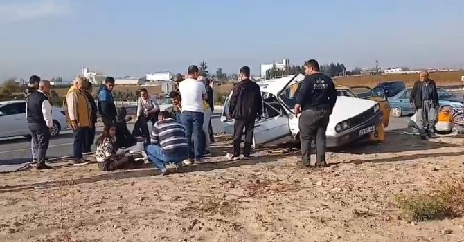 Mersin’de 2 otomobilin çarpıştığı kazada 6 kişi yaralandı