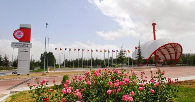 Süleyman Demirel Üniversitesi’nde kırılan plastik tavandan düşen öğrenci ağır yaralandı