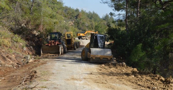 Halitağalar-Namaras-Güneycik grup yolunda stabilize çalışması
