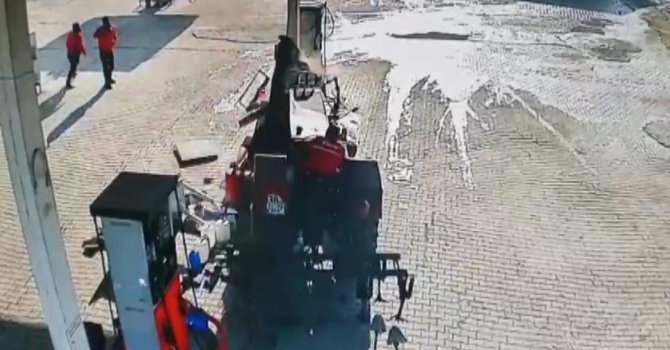 Petrol istasyonunda korku dolu anlar: Ayağı gaza basılı kalınca traktörle pompayı yıktı
