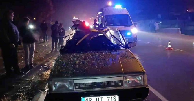 Park halindeki kamyona çarpan alkollü sürücü hurdaya dönen araçtan hafif yaralı olarak çıktı