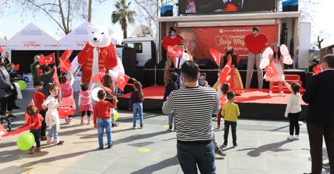 Antalyalılar Cumhuriyet Sevgi Meydanı’nda buluştu