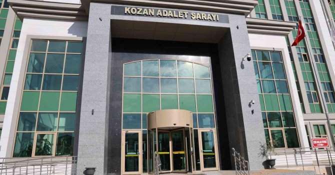 Adana’da polisin durduğu otomobilde uyuşturucu çıktı